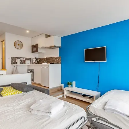 Charming Studio With Seaview Balcony In The Port Of - Welkeys Apartment *