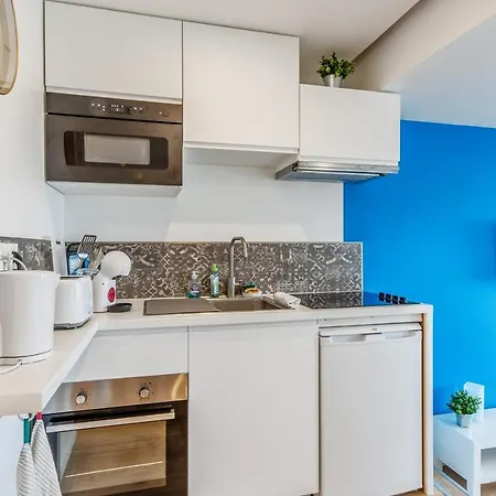 Apartment Charming Studio With Seaview Balcony In The Port Of - Welkeys
